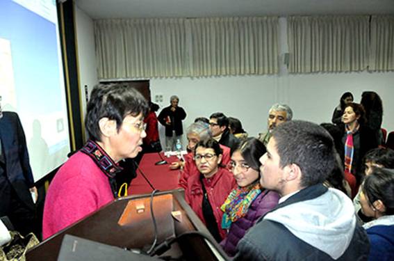 我校徐平教授在秘鲁孔子学院成功举办中医药讲座