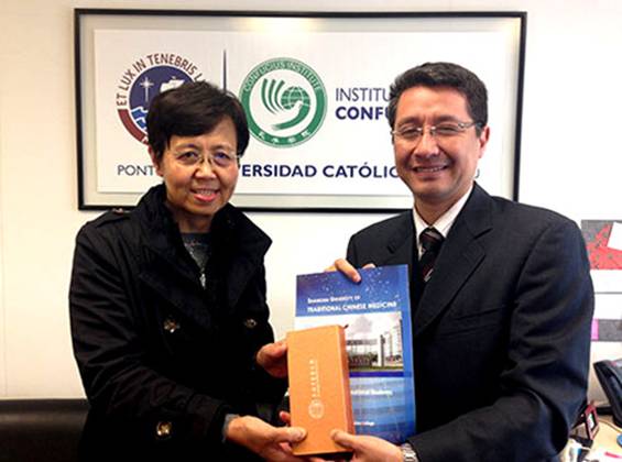 我校徐平教授在秘鲁孔子学院成功举办中医药讲座